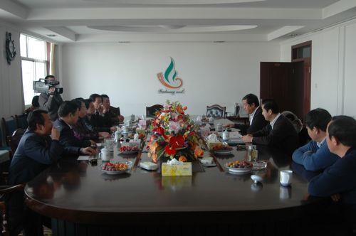 瓜州縣、金塔縣領(lǐng)導(dǎo)來(lái)公司慰問(wèn)