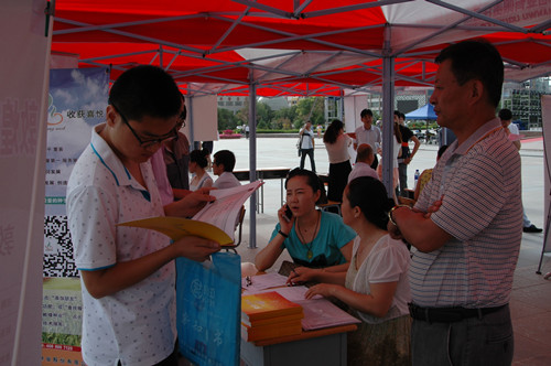筑巢引鳳，吸納人才 敦煌種業(yè)參加酒泉市人社局組織的大型人才招聘會(huì)