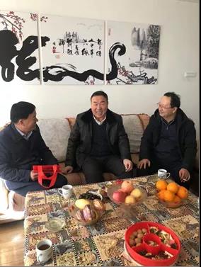 敦煌種業(yè)領(lǐng)導(dǎo)看望慰問(wèn)公司老干部、老黨員及困難黨員職工