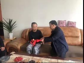 敦煌種業(yè)領(lǐng)導(dǎo)看望慰問(wèn)公司老干部、老黨員及困難黨員職工