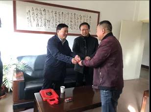 敦煌種業(yè)領(lǐng)導(dǎo)看望慰問(wèn)公司老干部、老黨員及困難黨員職工