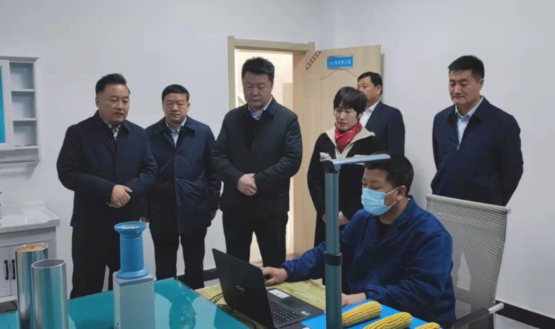 酒泉市政府黨組成員、副市長哈里別克來敦煌種業(yè)調(diào)研指導工作