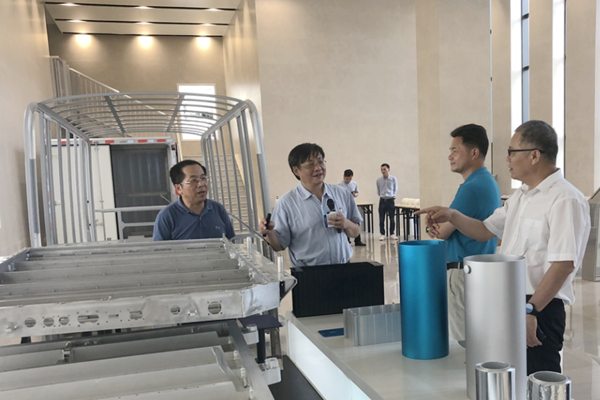 自治區(qū)政府參事潘峰赴中小擔保意向合作企業(yè)客戶——南南鋁業(yè)調研